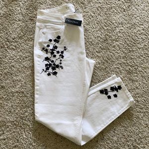 White denim ankle skinny